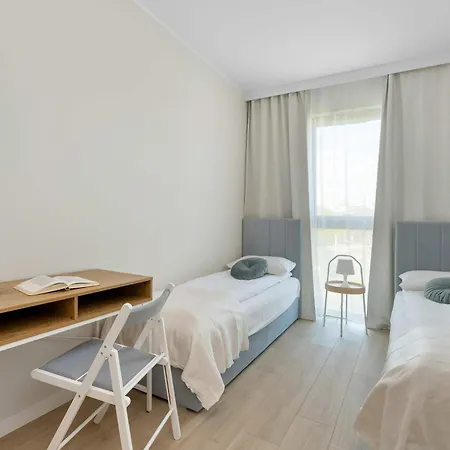 Elegant With Balcony & Air Conditioning In By Renters דירה