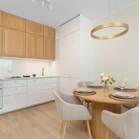 דירה Elegant With Balcony & Air Conditioning In By Renters