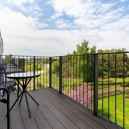 Elegant With Balcony & Air Conditioning In By Renters Appartamento