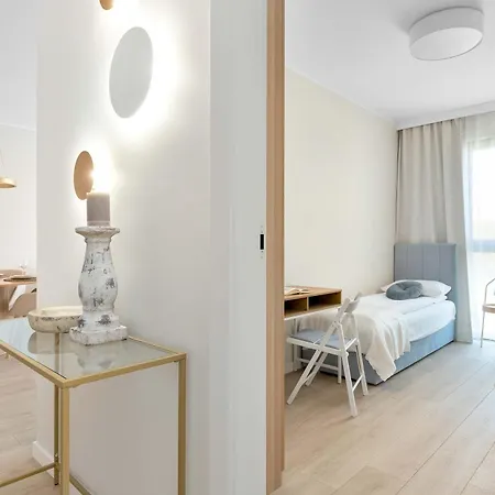 Elegant With Balcony & Air Conditioning In By Renters Appartamento Danzica