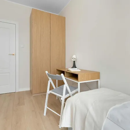דירה Elegant With Balcony & Air Conditioning In By Renters