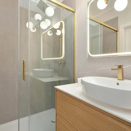 Elegant With Balcony & Air Conditioning In By Renters דירה גדנסק