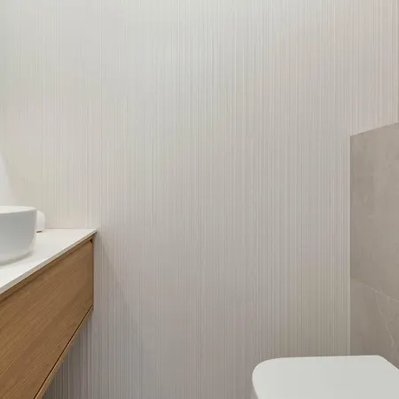 Elegant With Balcony & Air Conditioning In By Renters דירה