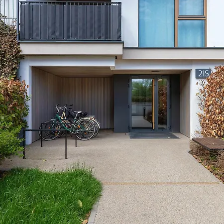 Appartamento Elegant With Balcony & Air Conditioning In By Renters *